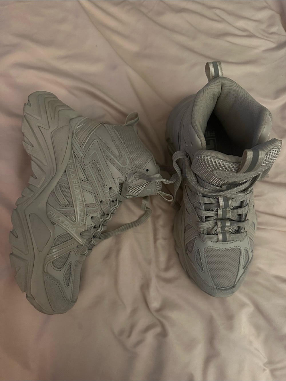 FILA | Electrove 2 High-Top Sneakers in Cream and Light Gray - Picture 3 of 11
